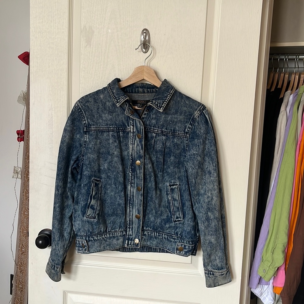 3/$30 EUC forever 21 vintage inspired acid wash bomber denim jacket in size S